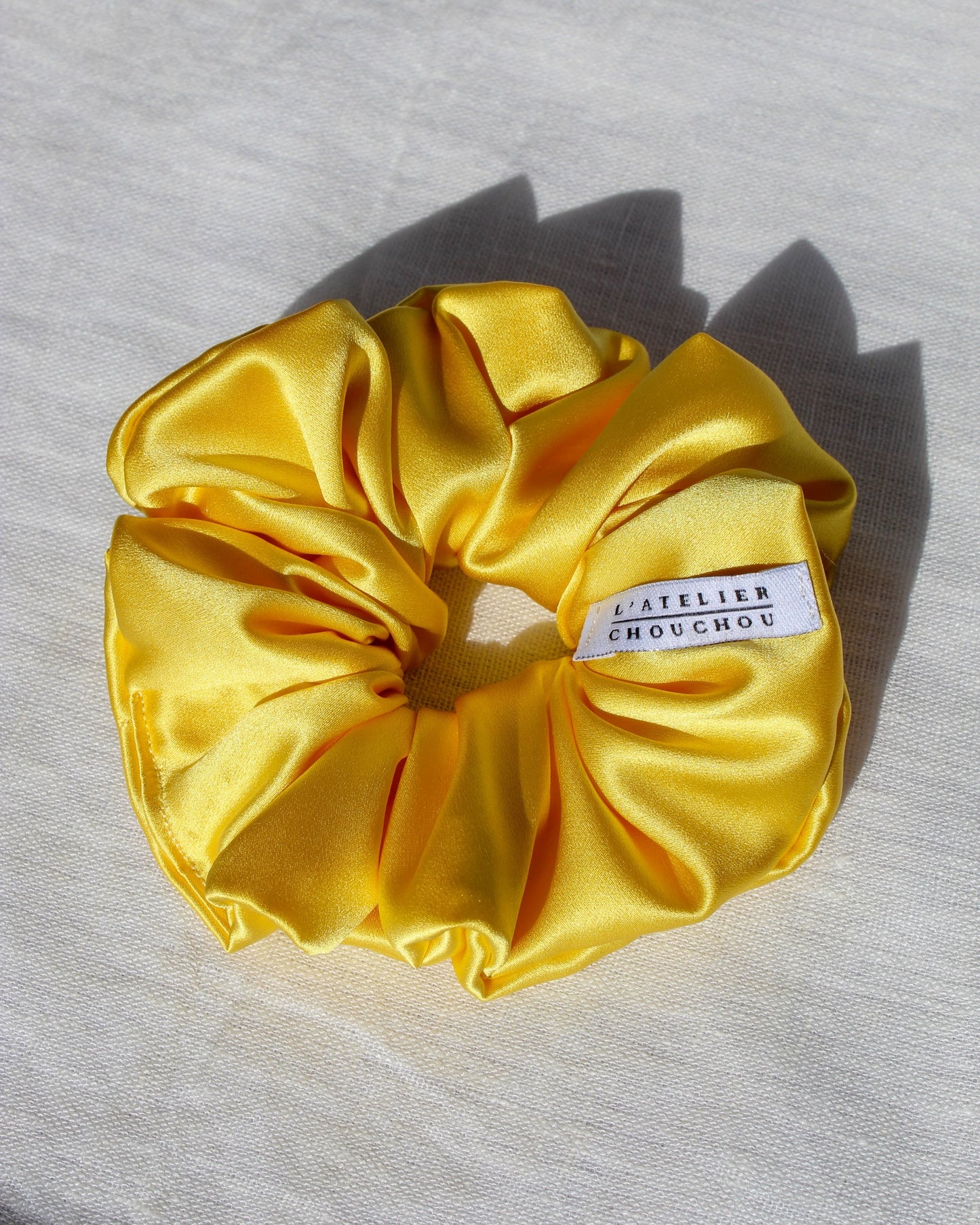 Chouchou jaune satin de soie naturelle pour cheveux -femme